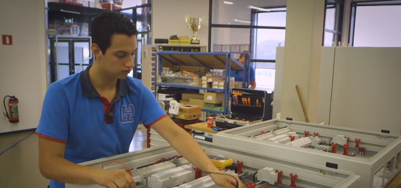 Afbeelding Technicus elektrotechnische industriele systemen en installaties