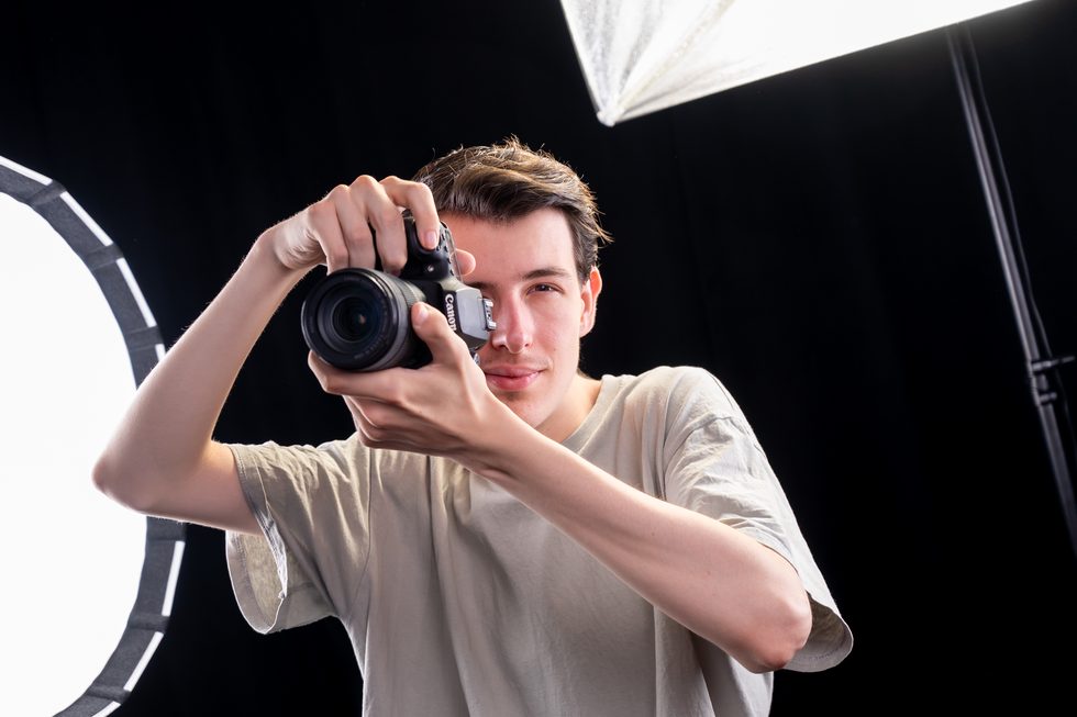 Jip werkt aan video en content tijdens zijn mediaredactie-opleiding